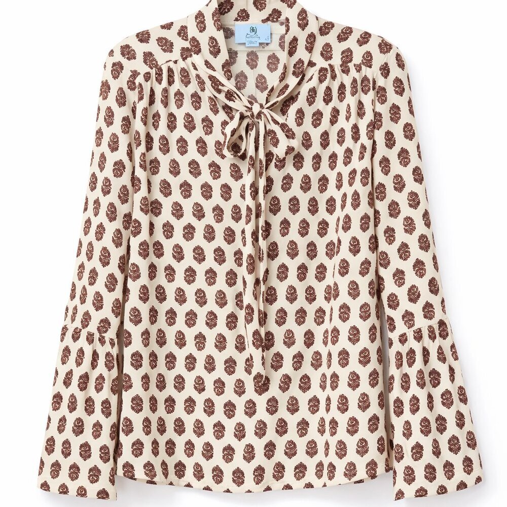 NWT CeCe Printed Blouse – Bell Sleeve & Tie Neck | M